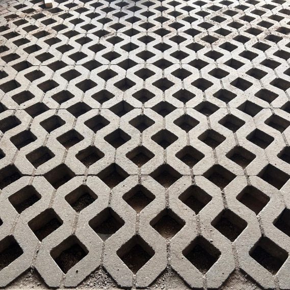 Rautenförmiges Pflaster, noch nicht fertiggestellt